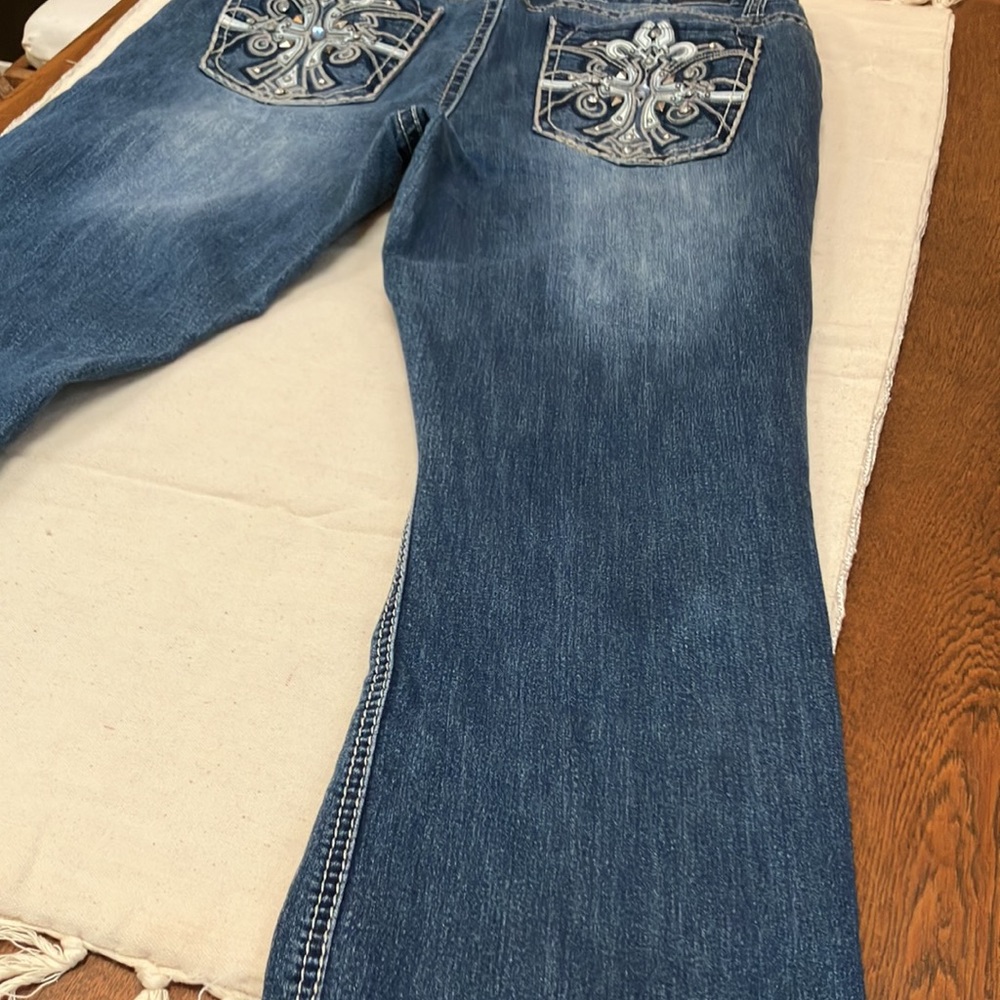 Love Nation women jeans 14P, embroidered w/bling. 5pocket, zipfly, flare leg. - Picture 4 of 7